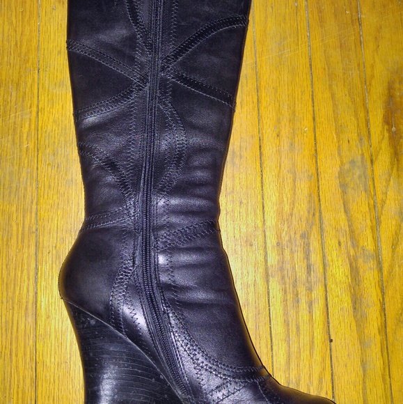 Aldo Genuine Leather Boots, Black, Euro size 9 but fits 8 or 8.5 - Picture 3 of 3